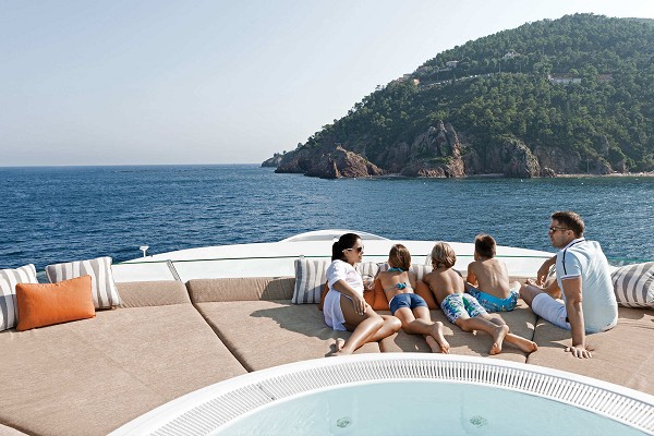 做資深三亞旅游達人，游艇旅游更時尚！